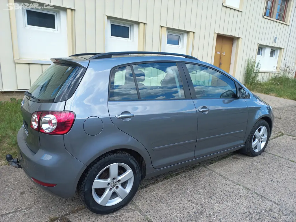Volkswagen Golf 5 PLUS 1.2TSI 77kW šedá, ALU KOLA
